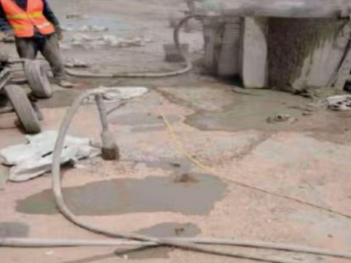 钢城水泥混凝土路面板底注浆技术 路面脱空注浆整治方案